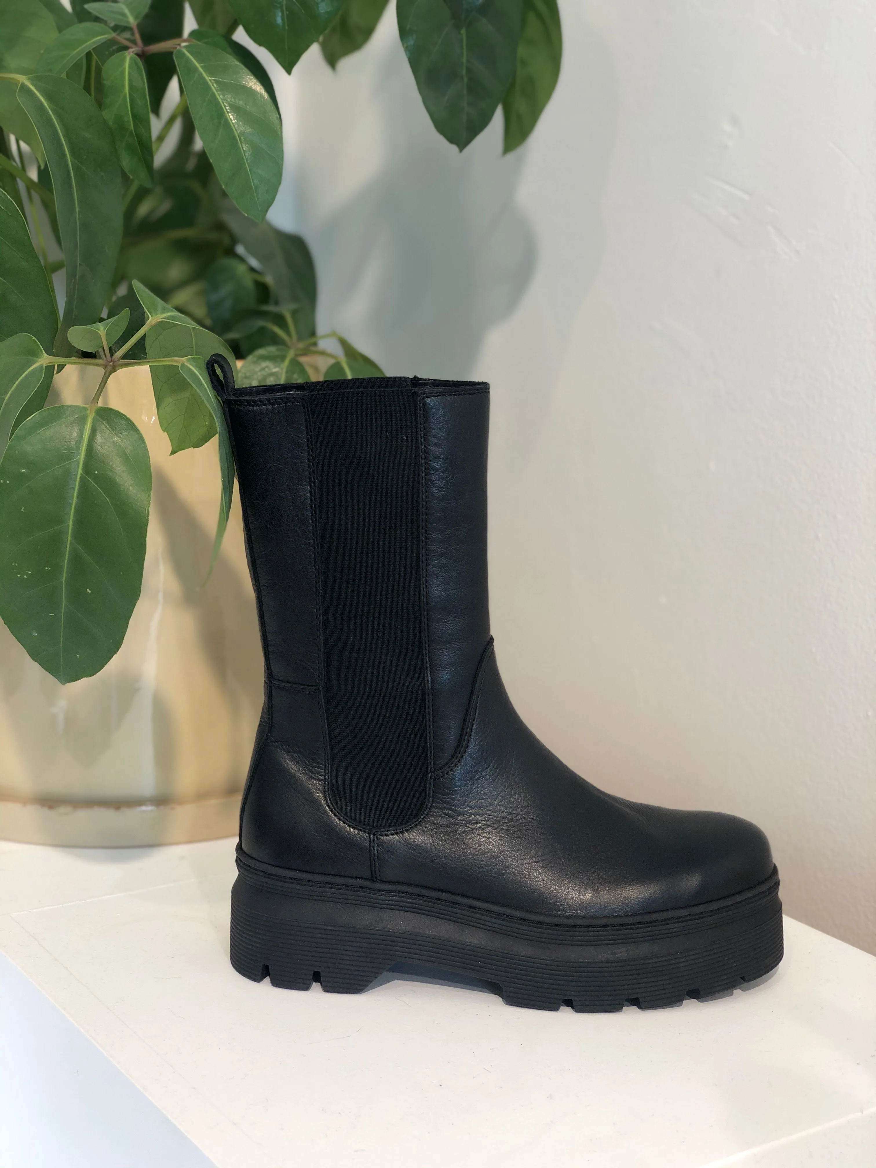 Aya Boots - Black Leather