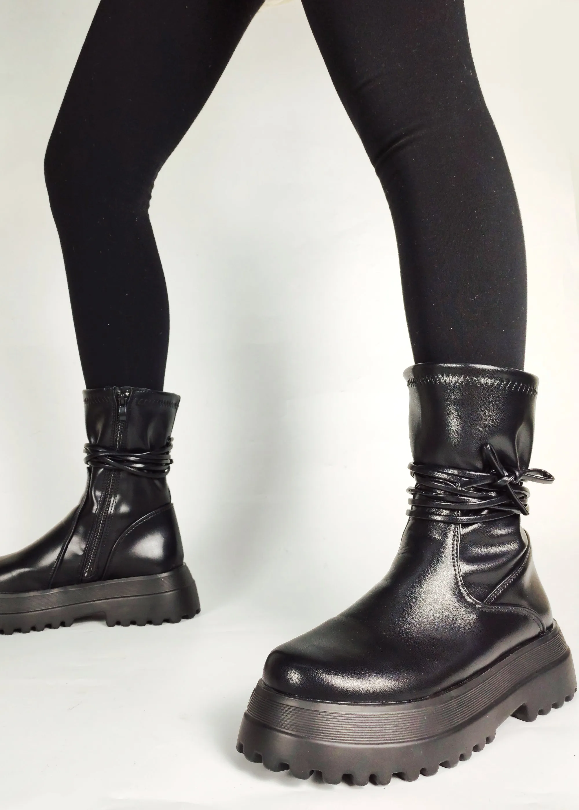BLACK CHUNKY LEATHER BOOTS