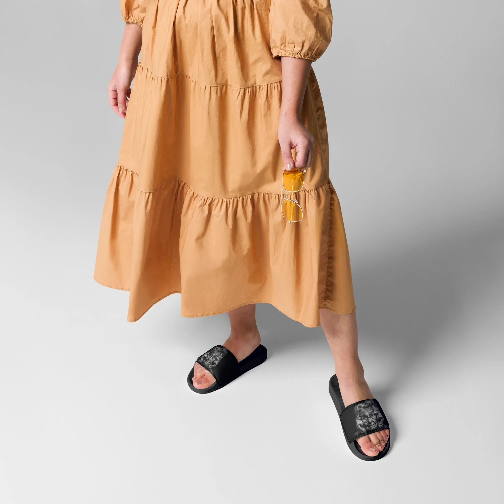 Graceful Glance Women's slides
